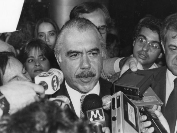 José Sarney de Araújo Costa, nascido José Ribamar Ferreira de Araújo Costa, é um advogado, político e escritor brasileiro, que serviu como o 20.º Vice-Presidente do Brasil (1985) e o seu 31.º Presidente (1985-1990)