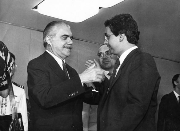 José Sarney de Araújo Costa, nascido José Ribamar Ferreira de Araújo Costa, é um advogado, político e escritor brasileiro, que serviu como o 20.º Vice-Presidente do Brasil (1985) e o seu 31.º Presidente (1985-1990)